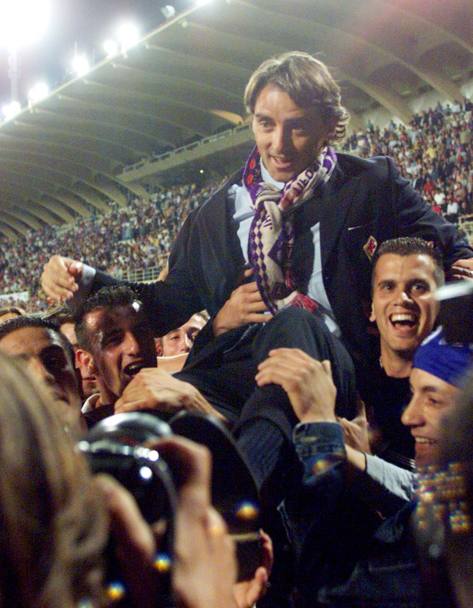 Giugno 2001: con la Fiorentina Mancini vince subito la Coppa Italia battendo in casa per 2-1 il Parma (Ap) 
